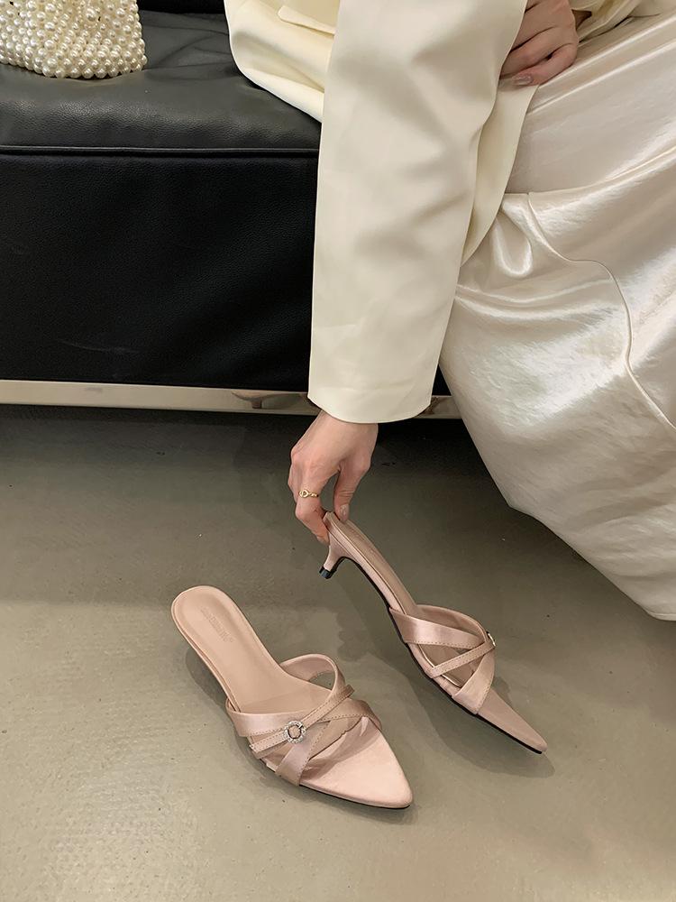 In the summer of 2025, the new one-pedal outer wear cool slippers, Korean temperament stiletto with wide-leg pants, royal sister high heels