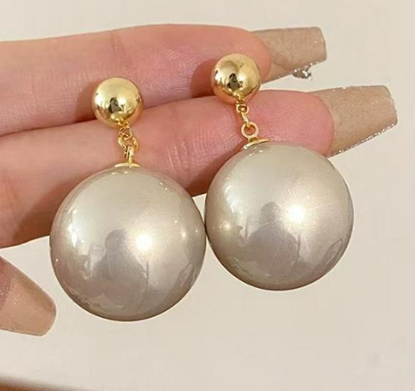 

Элегантные крупные жемчужные серьги-пусеты - Высококлассные универсальные пусеты на осень/зиму с уникальным, преувеличенным дизайном