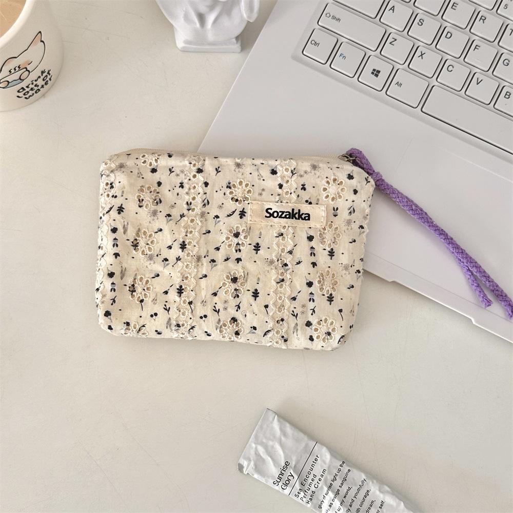410111 small cosmetic bag, fresh and small floral portable makeup storage bag, clutch bag, zipper lipstick storage.