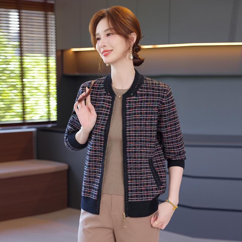 Mom's 2025 Fashion Zipper Knit Cardigan for Spring & Autumn – Loose Fit for Middle-aged & Elderly Women