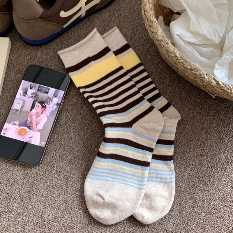 Women Autumn New Retro Color Stripes In The Tube Stack Socks