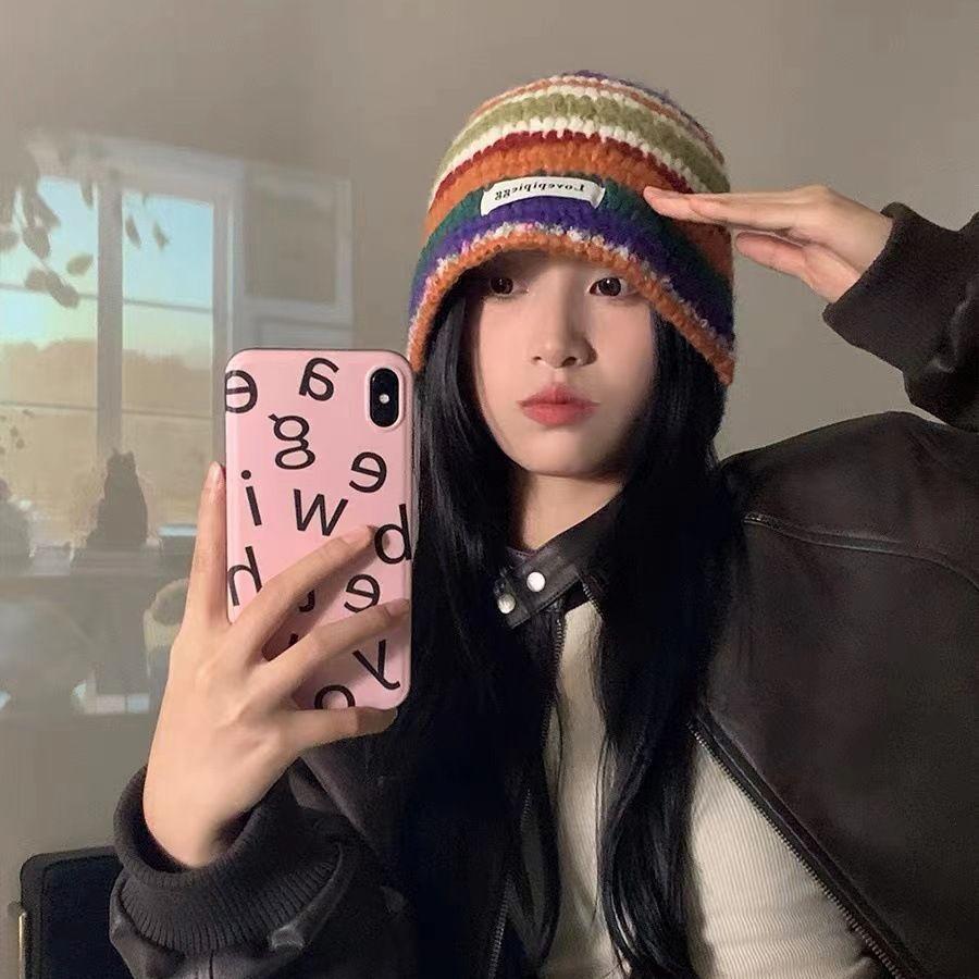 Niedliche Wollmütze mit Regenbogenstreifen für Damen, Ohrenschützer, Herbst und Winter, kleines Gesicht, gestrickte Mütze, großer Kopfumfang, winddicht, Stulpenmütze