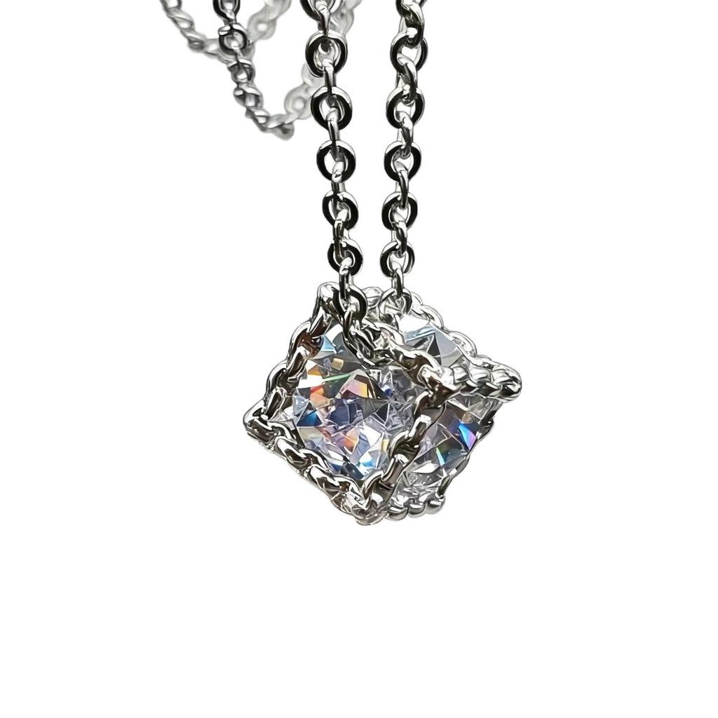 Three-dimensional square single diamond love Rubik's Cube necklace women's 3-carat pendant simple and versatile collarbone chain