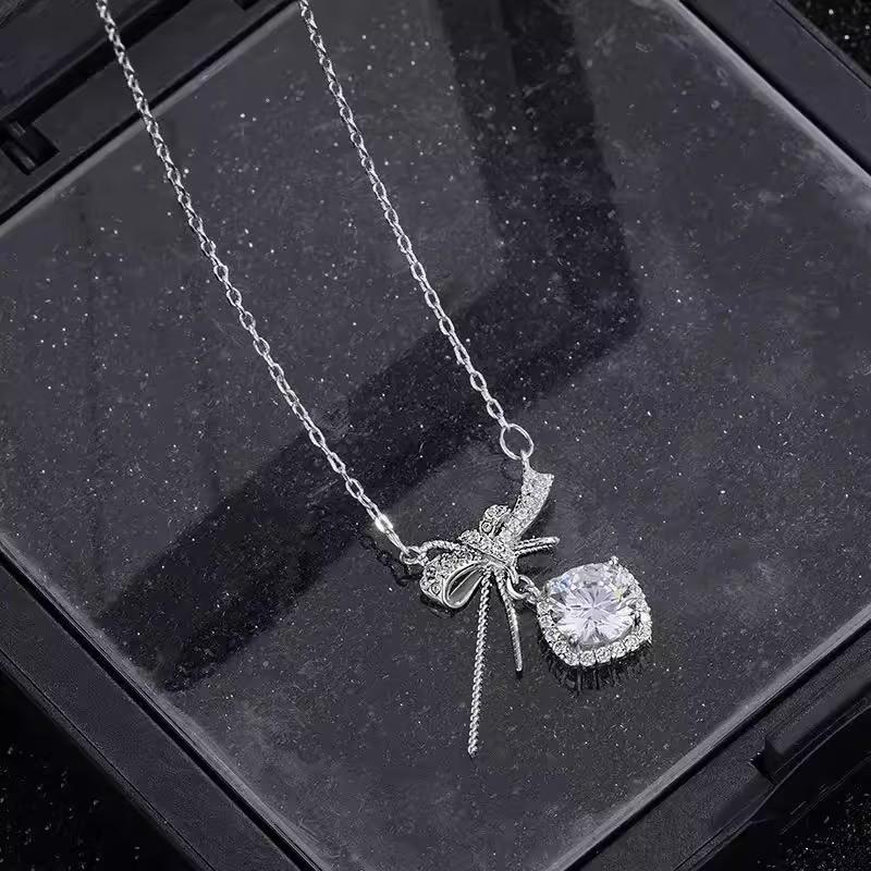 S925 Sterling Silver Pearl Necklace - Non-Fading High-End Clavicle Chain, Light Luxury Versatile Pendant for Women, New Summer Collection.