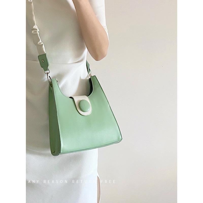 

Bag women s 2025 new trendy high-end sense of foreign style spring and summer portable niche design folds contrasting colors crossbody armpit bag