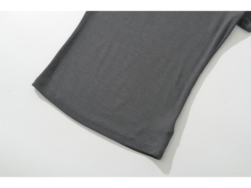 Damski letni dopasowany elastyczny top z krótkim rękawem, okrągłym dekoltem i wycięciem 2024