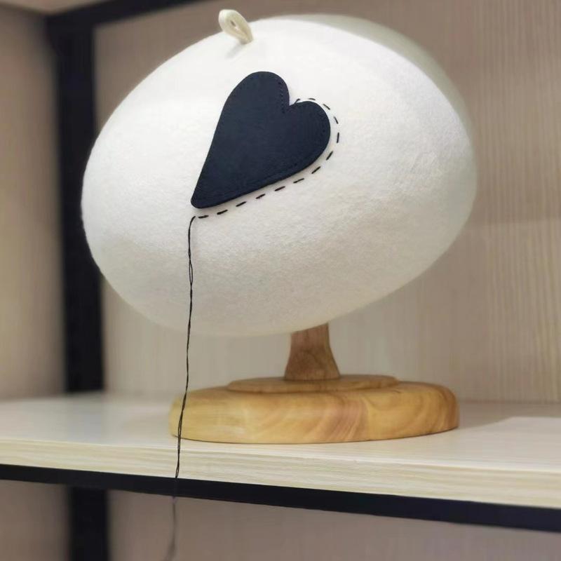 2022 New Fashion Western Style Large Love Sticker Small Label Wool Beret Women Vintage Painter Hat Fashion Felt Hat