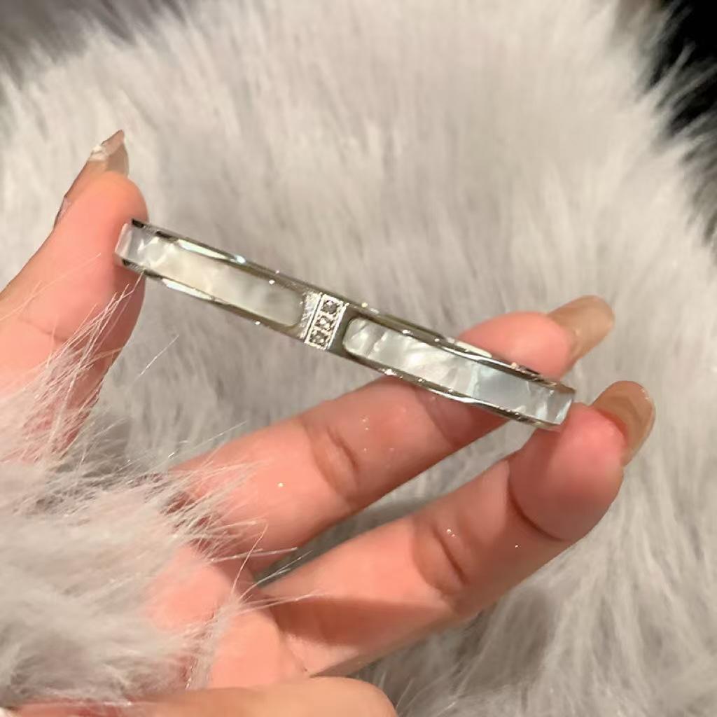 High-quality Zircon Women s Light Luxury Fashionable Elegant Simple Bracelet 17CM