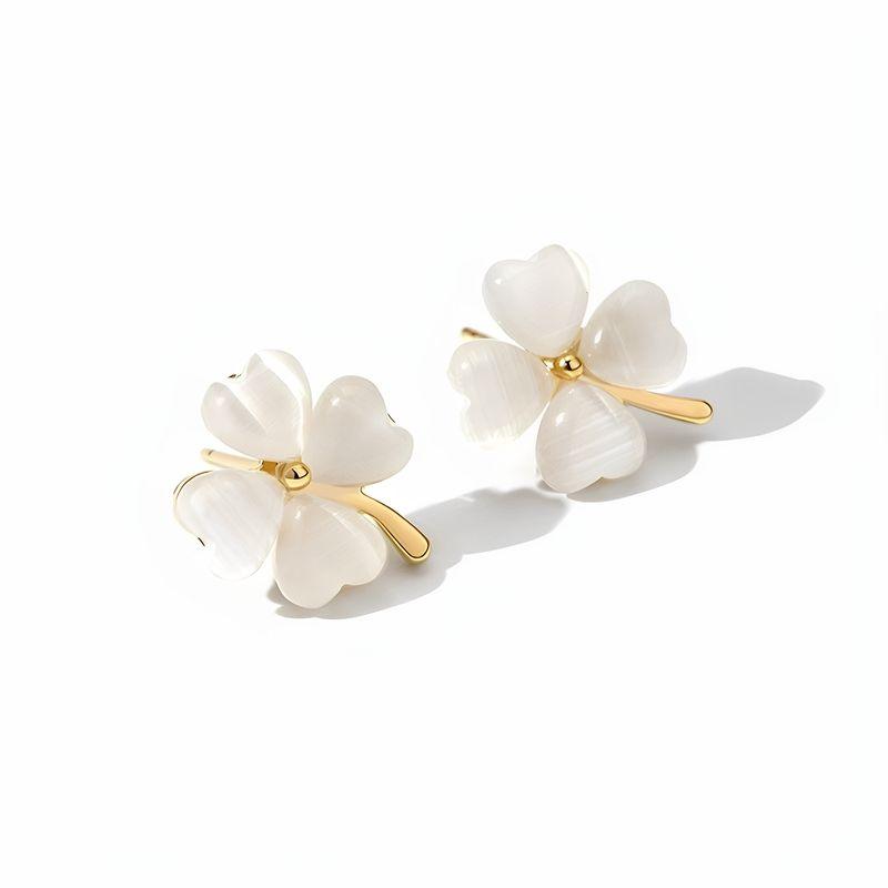 

French Designer Clover Earrings Accessible Luxury Easiest for Match Stud Earrings Flower Acrylic Stylish Summer Ornament Women Pair of Four-leaf Clover Earrings