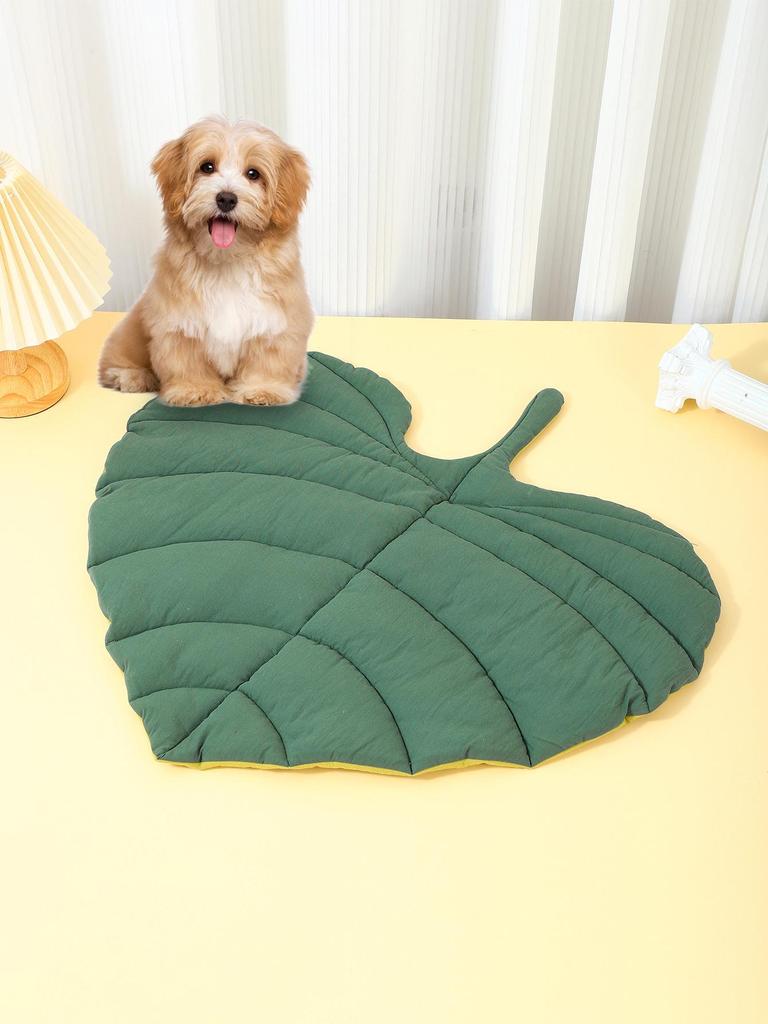 Leaf-Shaped Four Seasons Pet Mat - Bite-Resistant Cat & Dog Bed