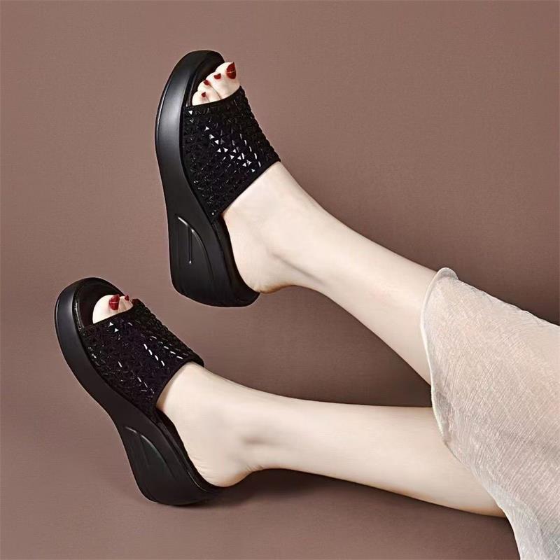 

Rhinestone soft leather cool slippers women s summer wear 2025 fashion casual thick-soled wedge heel silver one-word women s shoes 35 чёрный