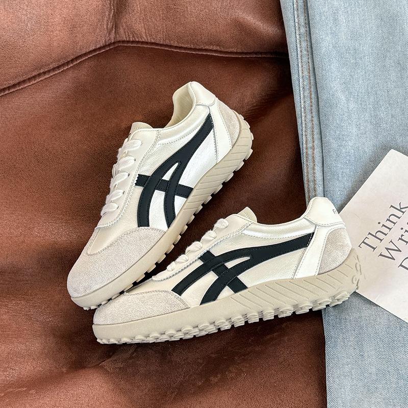 Flat bottom versatile German training shoes women's 2025 new autumn explosion Forrest Gump shoes non-slip heightening sports and leisure board shoes