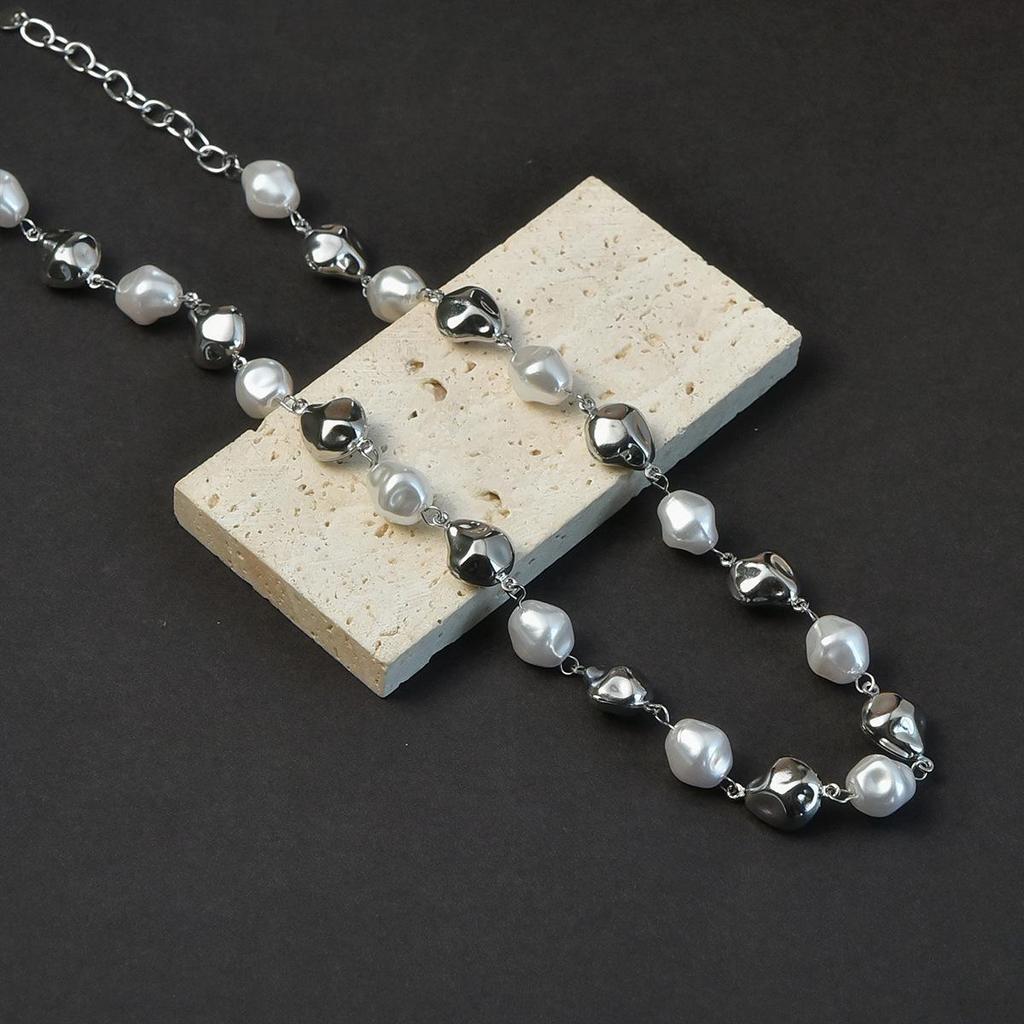 Girocollo di Perle Barocche: Collana Minimalista in Metallo con Stile Europeo e Americano di Tendenza