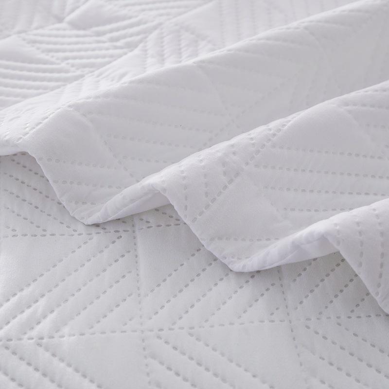 Ultrasonic Double-Sided Quilted Plaid Bedspread Set with Brushed Fabric