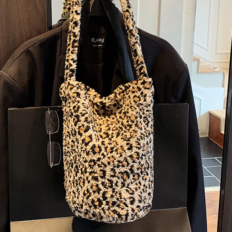 Cute Plush Bag Women's Autumn New Fashion Fluffy Bucket Bag High Value Large Capacity Shoulder Bag