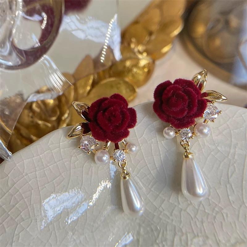 Retro Hong Kong Style Autumn and Winter Burgundy Black Velvet Rose Pearl Earrings Temperament Earrings 1111 New Trend
