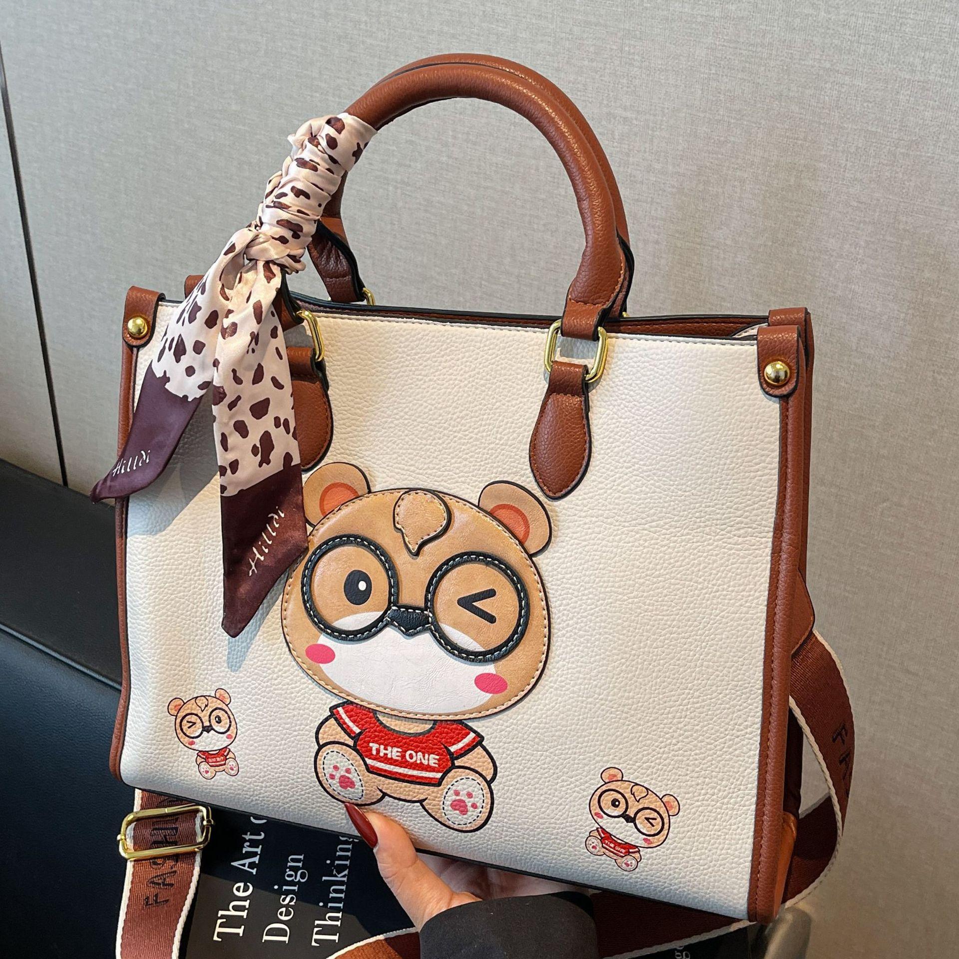 

2025 лето новая сумка-тоут с мультяшным рисунком женская большая вместимость женская сумка универсальная портативная на плечо сумка-мессенджер