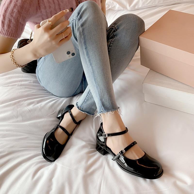 Square head sandals women's summer new fashion buckle retro bag head middle heel Mary Jane small leather shoes