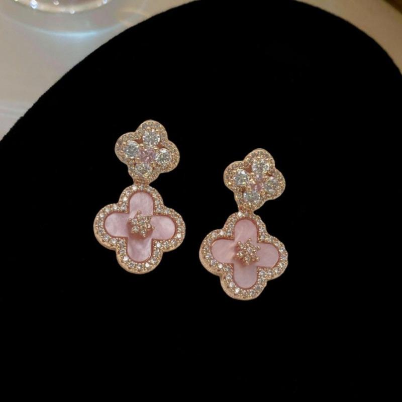 Pink four-leaf clover flash diamond stud earrings, pink shells burst, exquisite flower earrings, elegant earrings with temperament