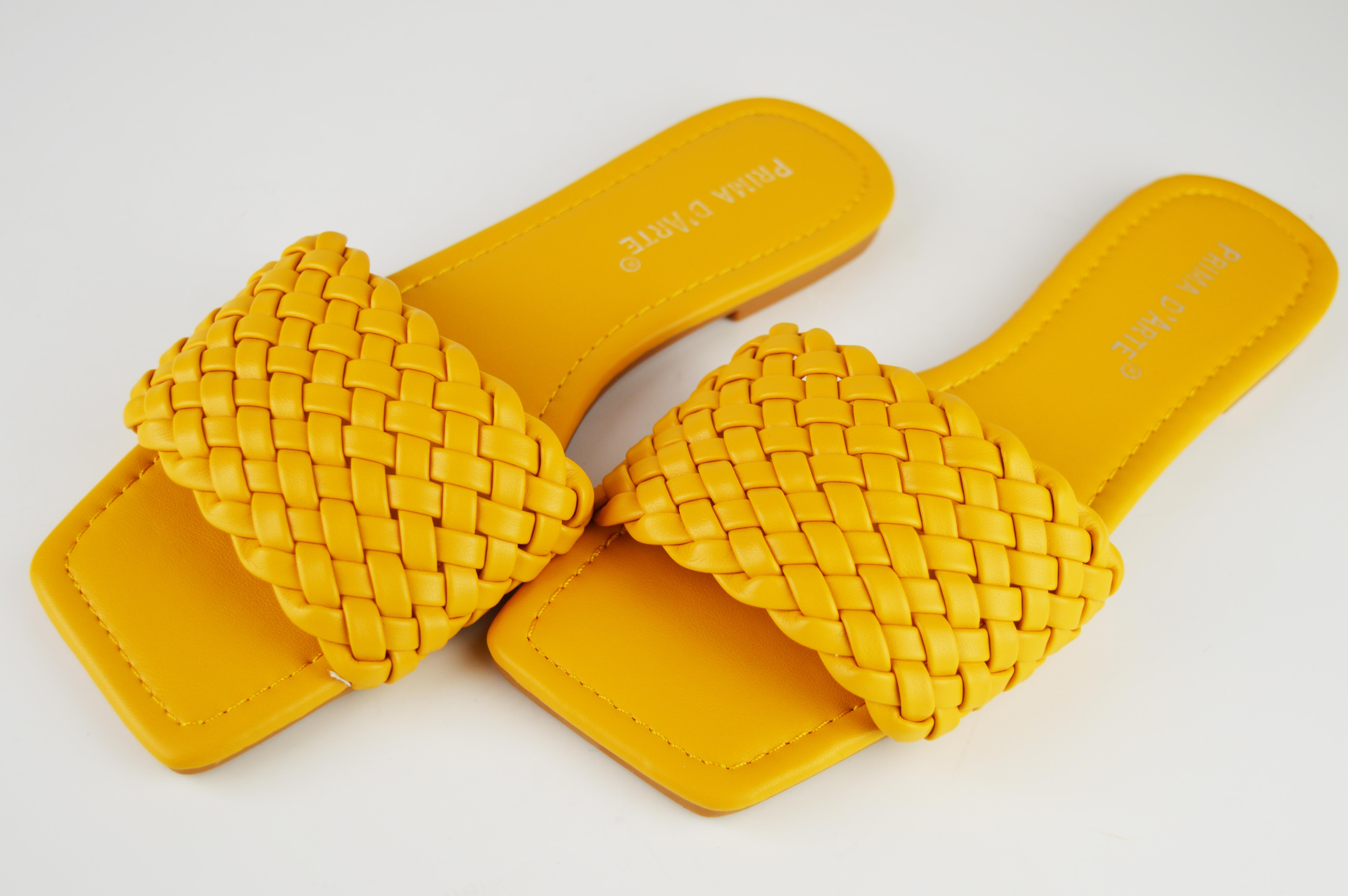 

Шльопанці з плетінням Prima d Arte 1656 36 Чорні шкіра 41 жовтий