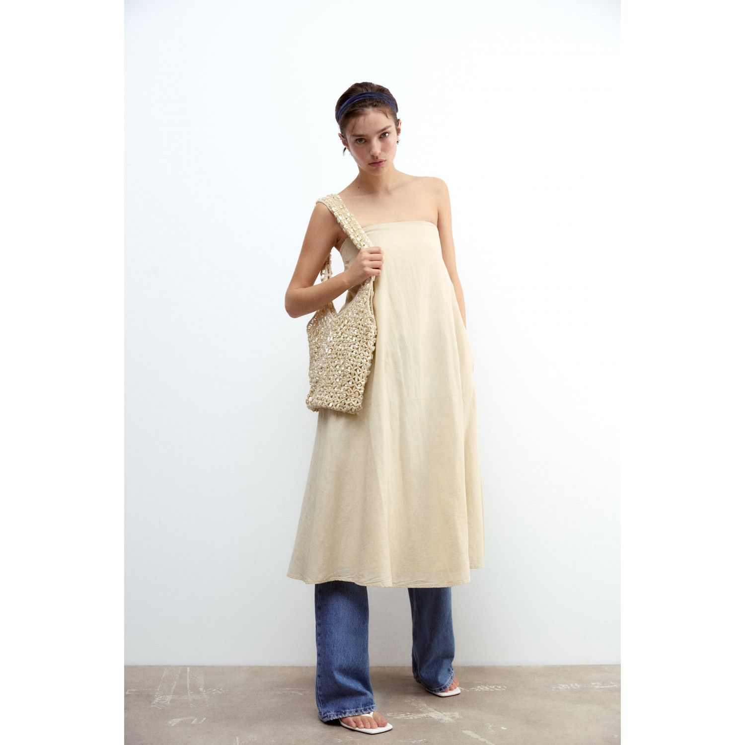 

BUCKET BAG WITH BEADING