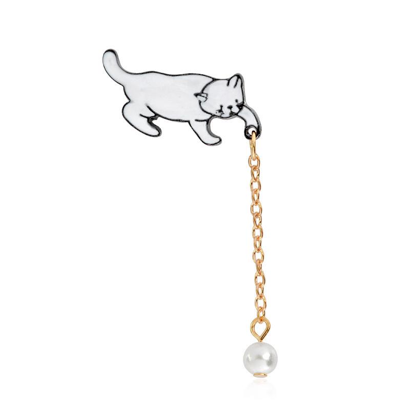 

Animal Lovely Cartoon Brooch Displaying Adorable White Cat With Elegant Pearl Touch