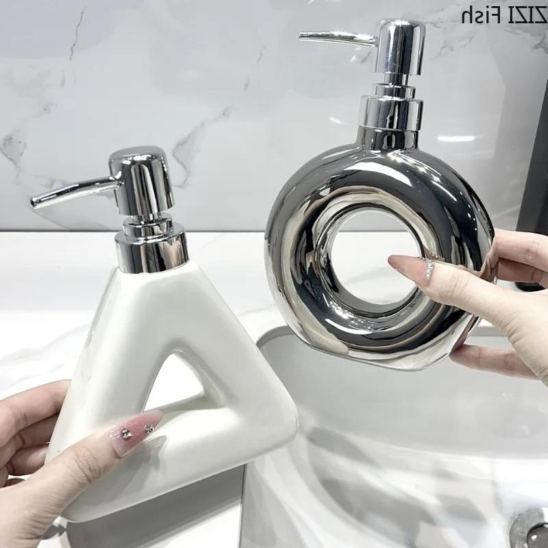 BRSoap Dispenser Silver Triangle Geometric Hollowing Lotion Bottle Ceramics Hand Sanitizer Bottle Hotel Bathroom AccessoriesEY