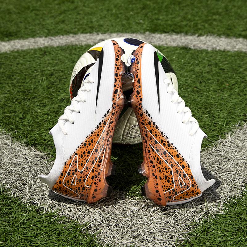 Men professional soccer shoes sport ultra-light non-slip unisex football boots cleats FG/TF Boy grass training shoes