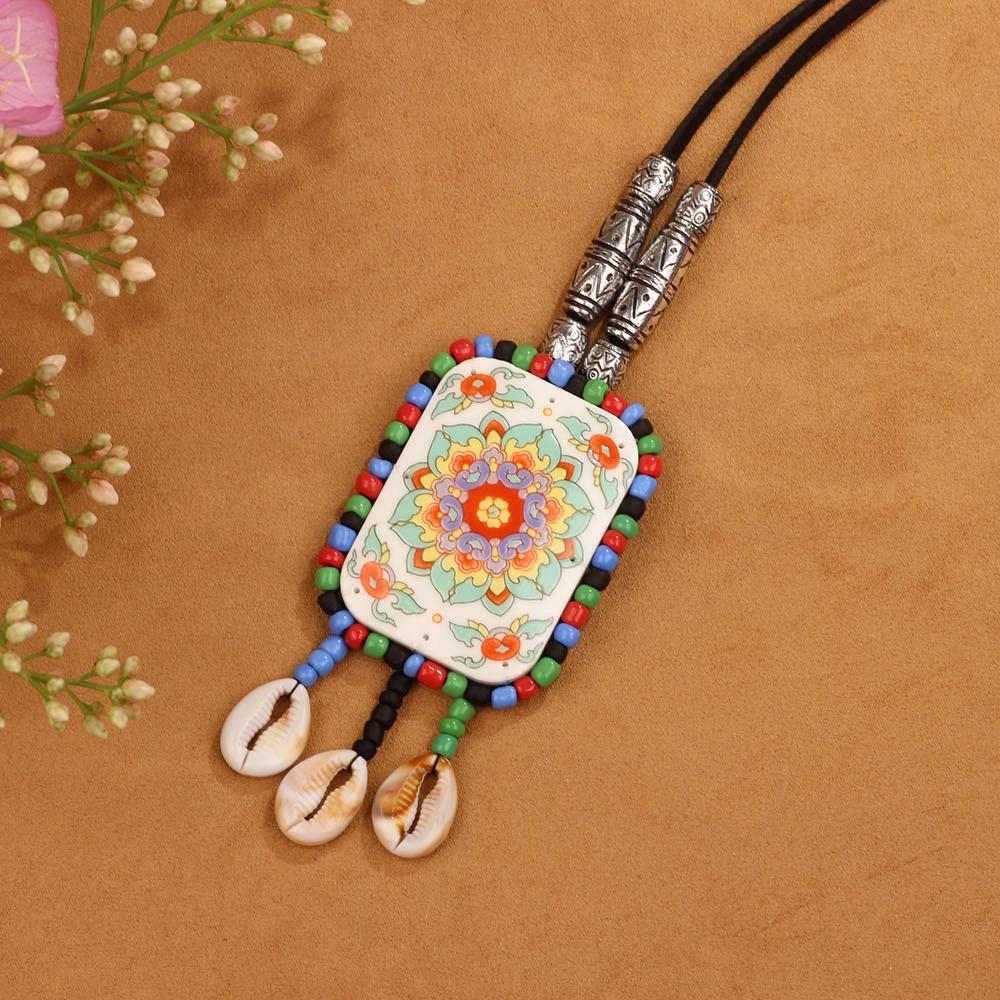 Nepálské šperky v etnickém stylu, kožený náhrdelník, exotický design, ručně tkané vintage bohémské předměty