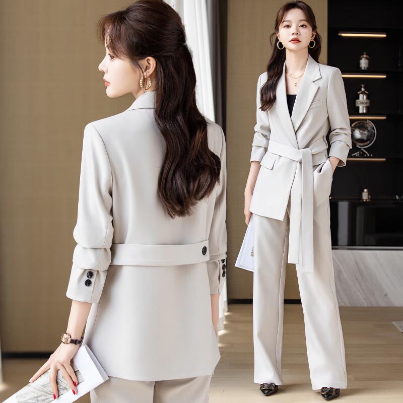 

Женский профессиональный деловой костюм M