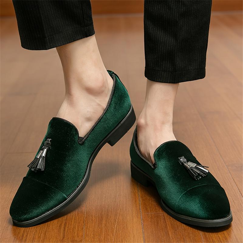 New Arrival Fashion Pointed Velvet Tassels Shoes For Men Designer Casual Loafers Formal Dress Footwear Sapatos Tenis Masculino