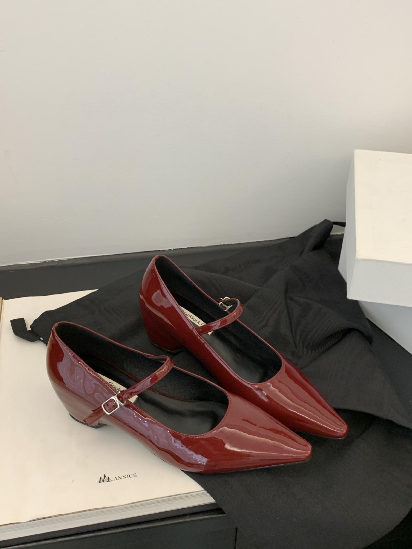 

2025 новые туфли-лодочки с острым носком, темпераментные, женские туфли-одинарки из лакированной кожи с пряжкой, туфли Мэри Джейн с открытым верхом 39 красный
