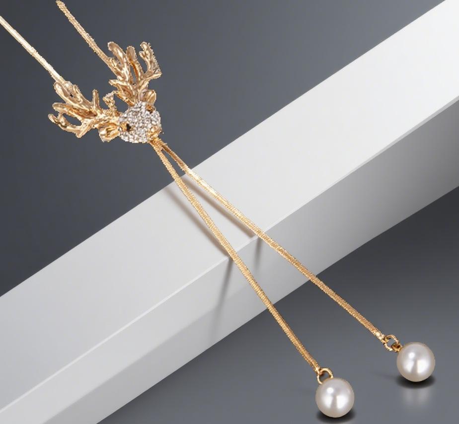 Alloy flash diamonds, a deer has your long sweater chain, daily attendance, versatile antler necklace, high-end jewelry items.