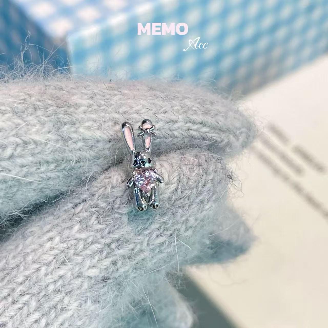 Серьги-гвоздики двойные  Сладкий кролик  с цирконием и титаном - Уникальный дизайн