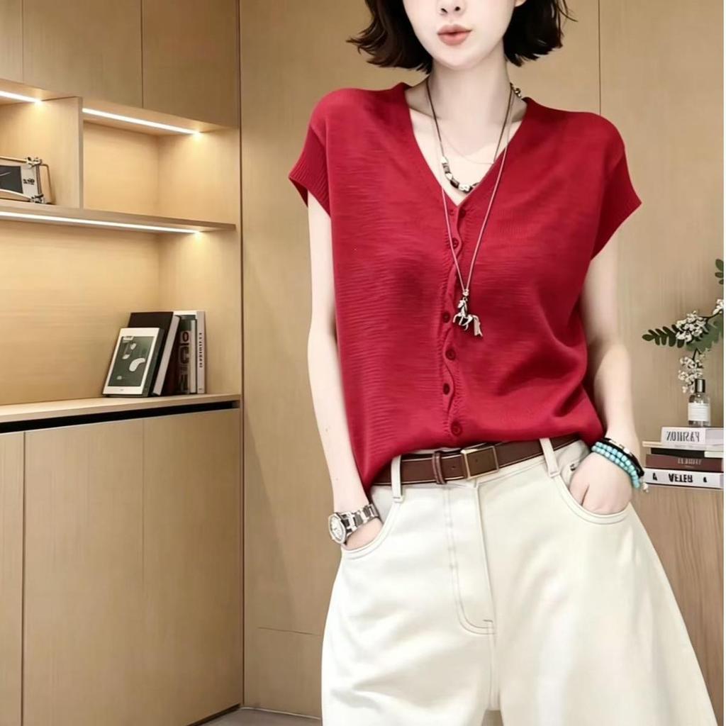 2026 Summer Women's Simple Solid Color Knit Top - Short-Sleeved, Single-Breasted, Round Neck, Age-Reducing Design