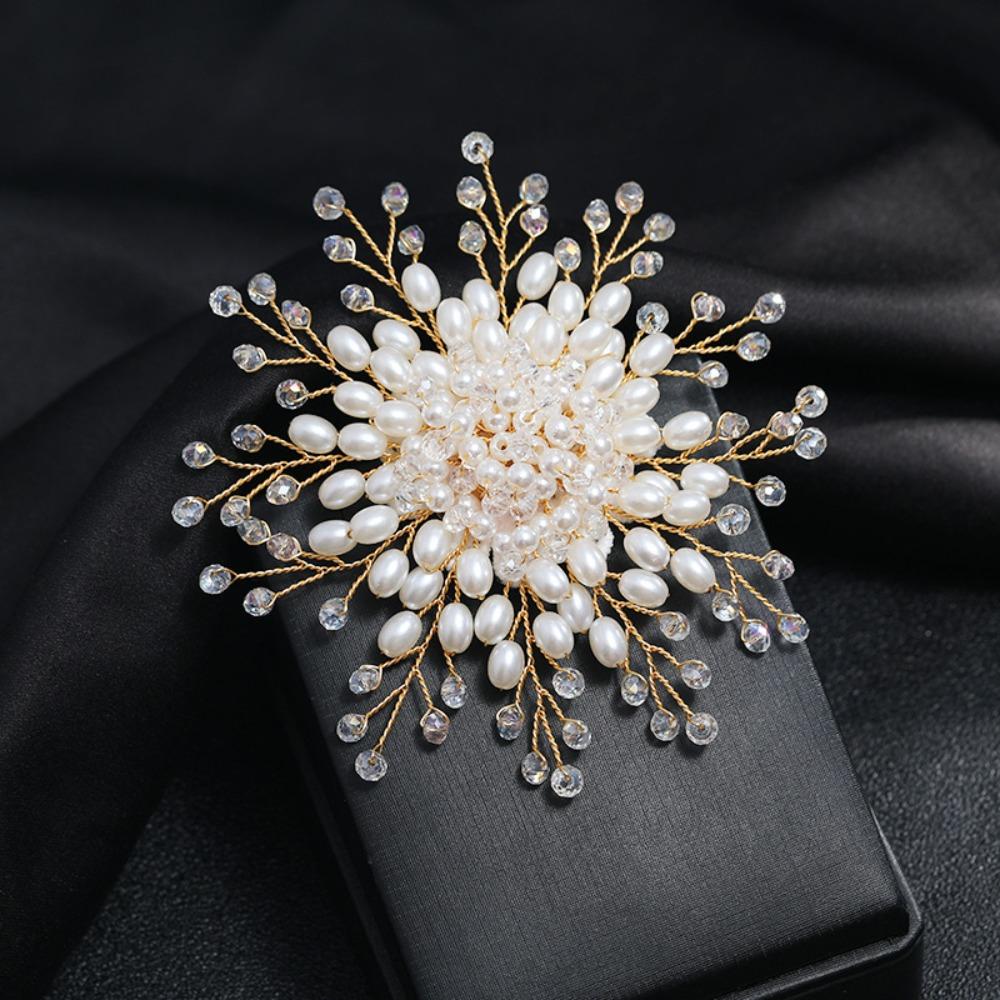 Luxury Design Pearl Brooches Imitation Pearl Snowflake Shape Rhinestone Brooch Vintage Rhinestone Decor Snowflake Brooch
