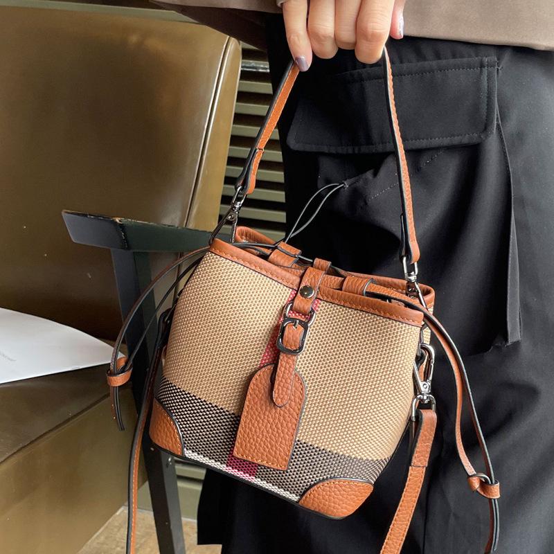 2025 Trendy Women’s Bucket Bags: High-End, Niche Autumn/Winter Crossbody and Shoulder Styles