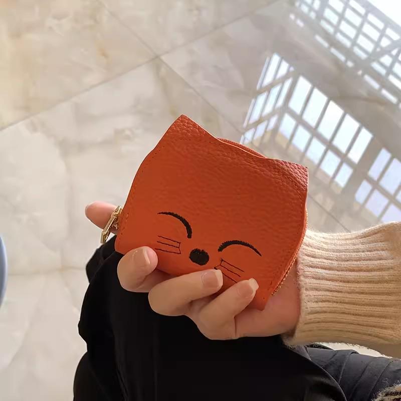 

Женский ультратонкий держатель для карт из натуральной кожи, издание 2025 года, с множеством слотов для банковских карт и удостоверений.