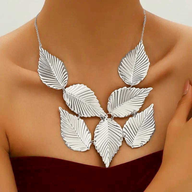 Fashion retro temperament leaf necklace, long pattern pendant, jewelry