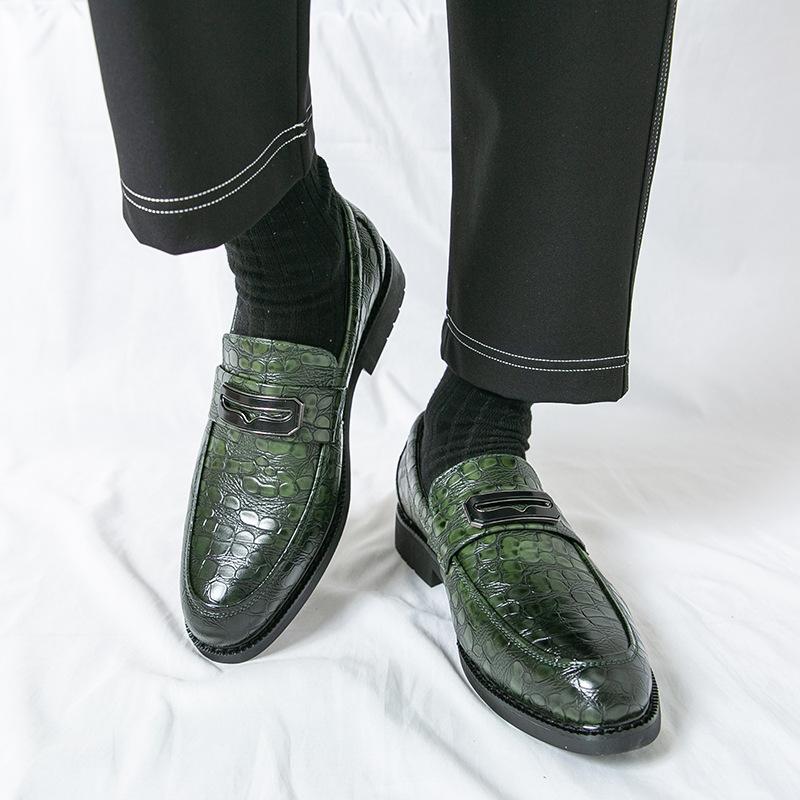 Large size men's foot cover pointed leather shoes fashion dress business casual shoes British style loafers men's shoes