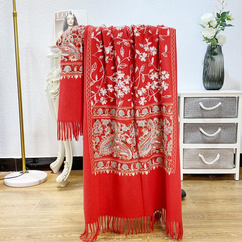 Xinjiang Qinghai ethnic style scarf for women, embroidered thickened shawl, versatile for autumn and winter, dual-use cashmere long cape красный