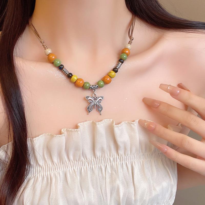 Trendy Light Luxury Pearl Heart Necklace: Versatile Beaded Clavicle Chain for Women's Style