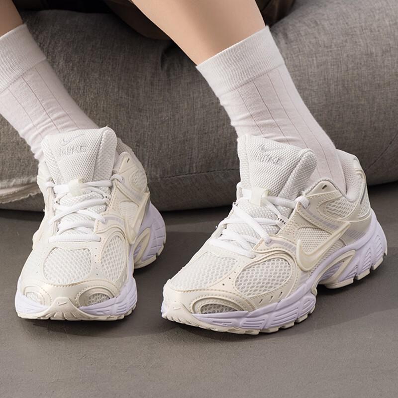 Nike Women s V5 Casual Athletic Shoes US 7.5