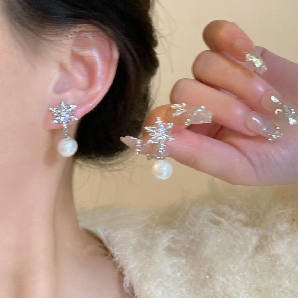 Elegant White Shell Heart Pearl Earrings For Women Sweet Gold Tone Dangle Earrings