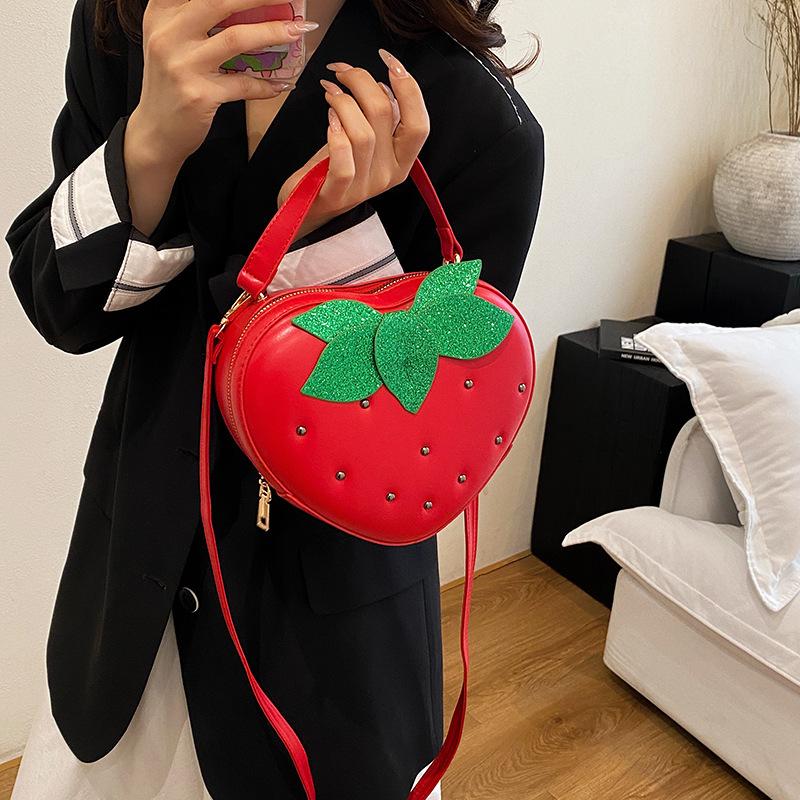 Taschen niedliche Erdbeer-Tasche Sommer 2025 neu Mori süßes Mädchen ausländischer Stil vielseitig tragbare Umhängetasche Frucht-Tasche
