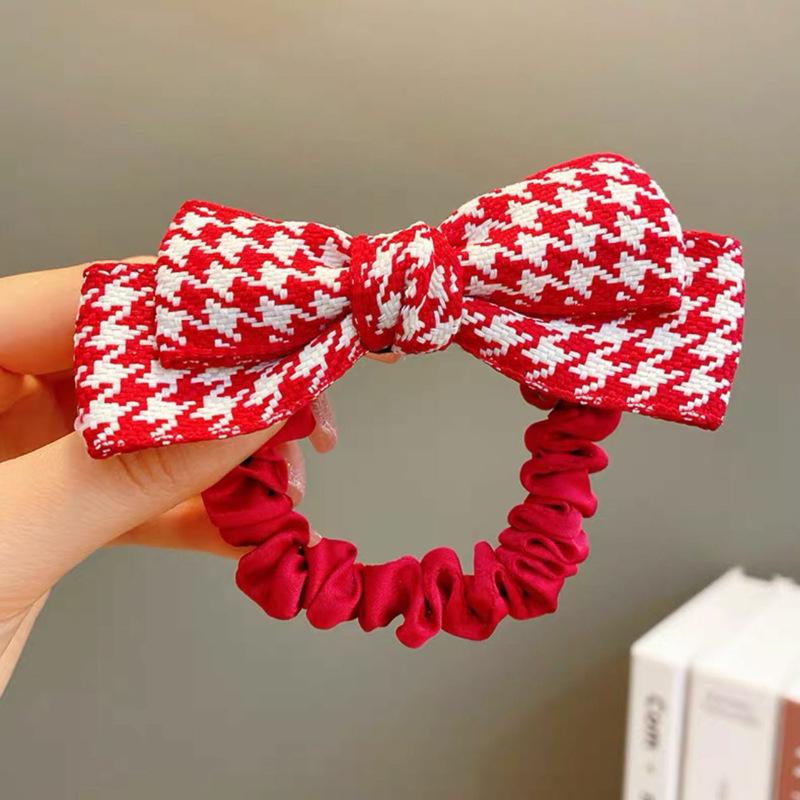 

Elegant French Red & Black Velvet Bow Hair Clip: Women s Artistic Temperament Headpiece