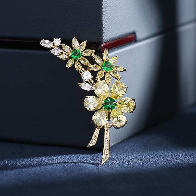 

Легкое роскошное универсальное темпераментное пальто аксессуары для пальто шелковый шарф пряжка новый циркониевый инкрустированный цветок брошь высокого класса обувь желто-зеленый