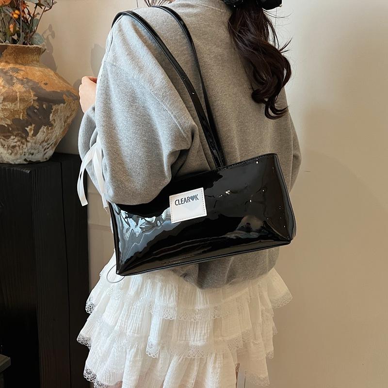 Super fire Maillard casual shoulder armpit bag women's 2025 summer new versatile fashion shoulder bucket bag