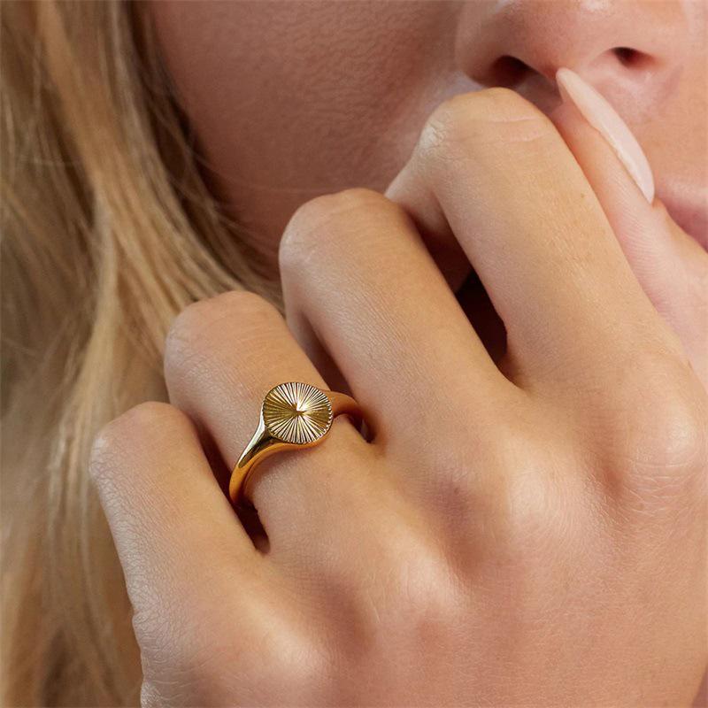 18K Gold Plated Sunflower Wavy Round Women's Stainless Steel Ring