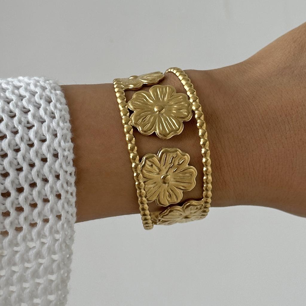 Vintage Stainless Steel Wide Cuff Bangle for Women Gold Color Starfish Flower Heart Open Chunky Exaggerated Bracelet Jewelry